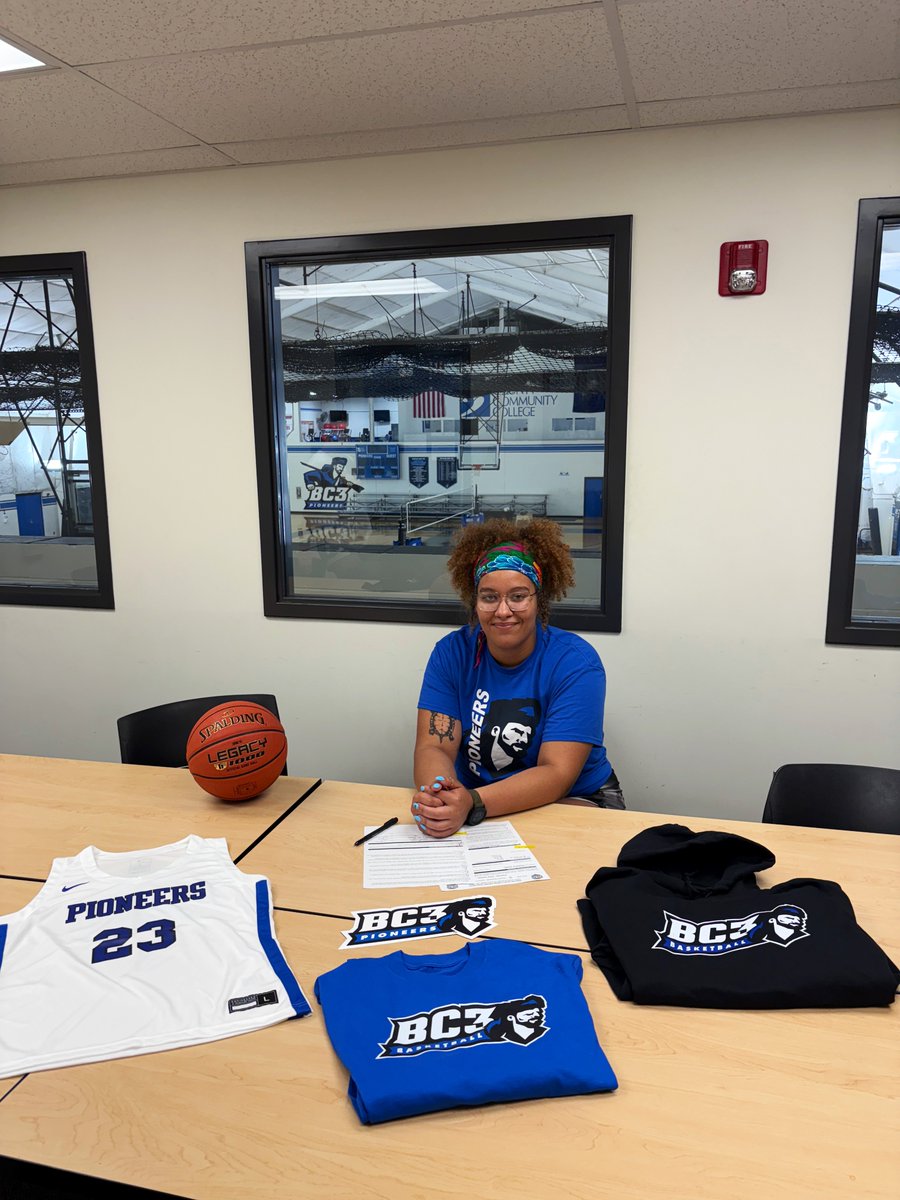 SIGNED‼️🖊️  

Name: Kaiana Dean
Position: Forward
School: Cranberry Area Sr. High School
Height: 6’2
Year: Class of 2025

Congratulations &amp; Welcome to the Family Kaiana!! 💙🖤