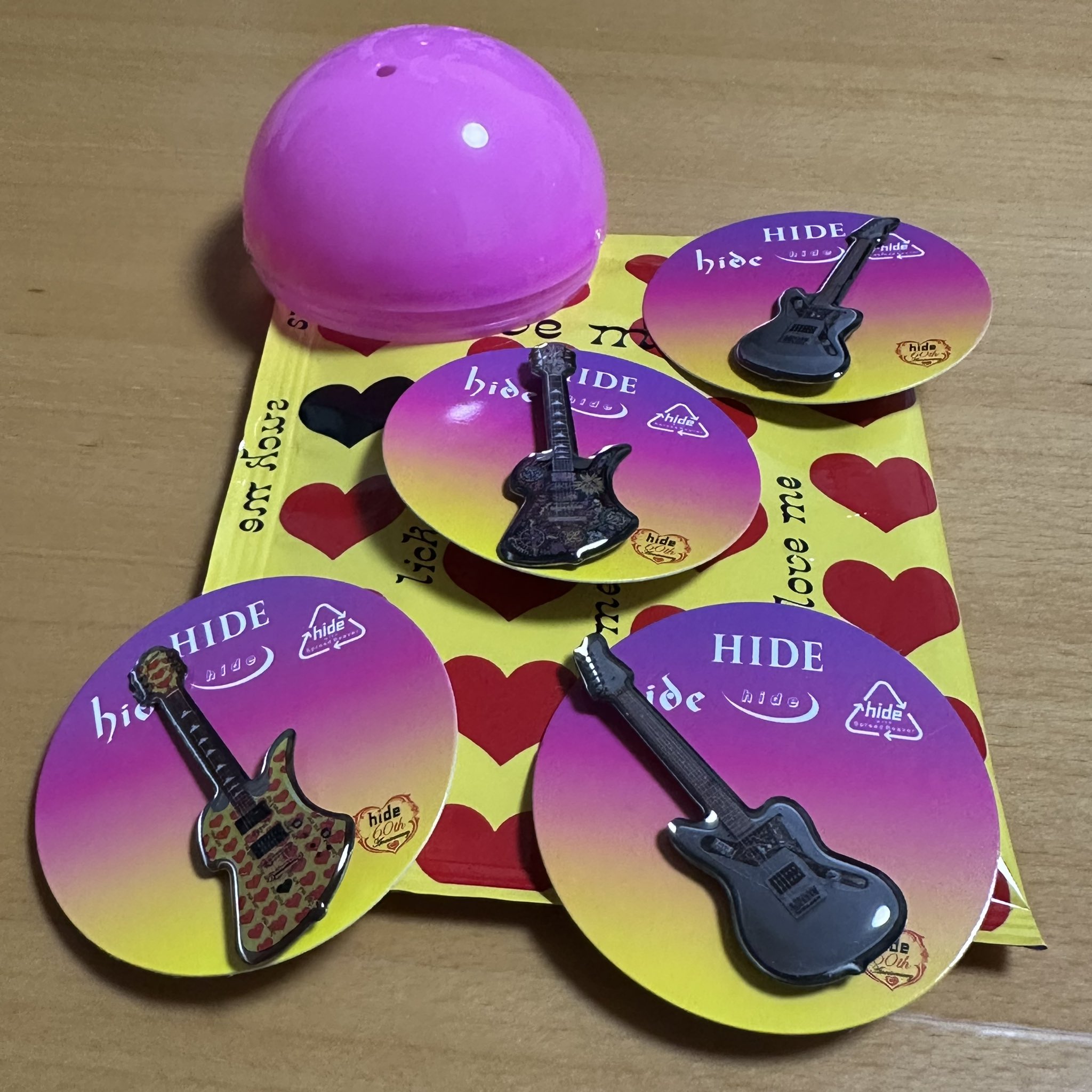 ローソンエンタテインメント】ピンズカプセルトイシリーズに