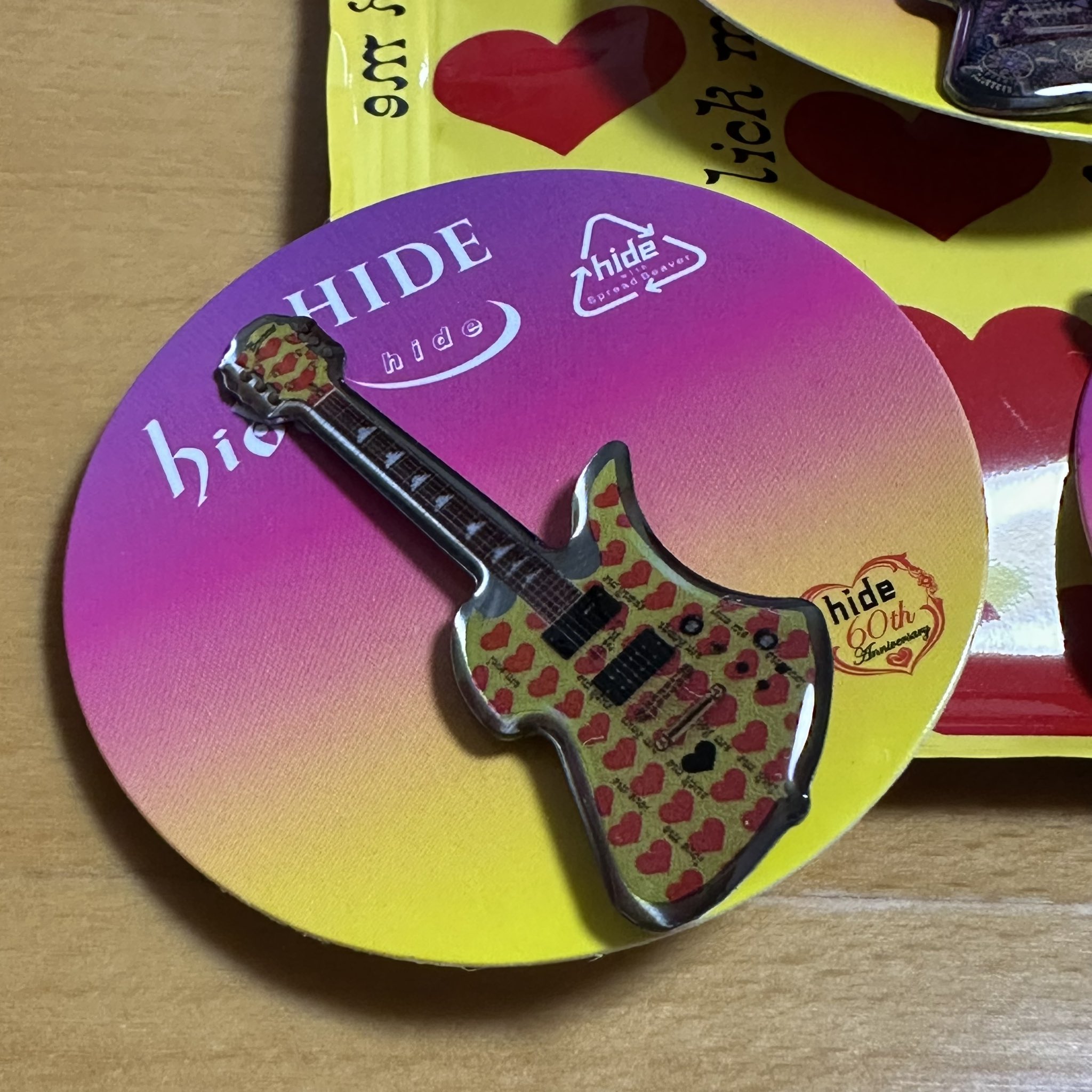 hide ギターコレクション　ピンズカプセル　全10種 アーティストのアルバムジャケットやロゴをデザインしたピンズ