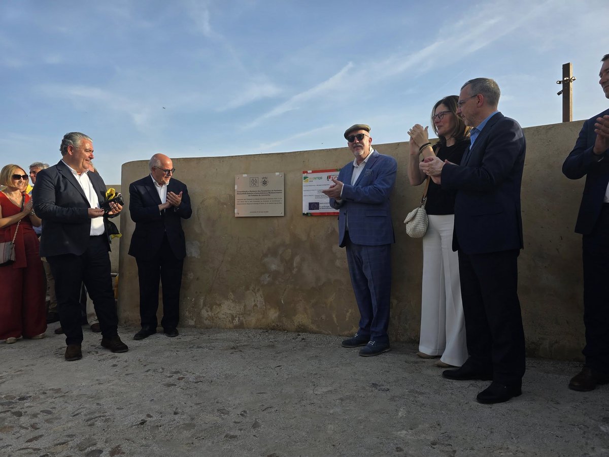 alentejo2030's tweet photo. Inauguração da intervenção de Consolidação e Restauro dos Paramentos do Perímetro Abaluartado Exterior e Cerca Islâmica e Medieval Interior da Fortaleza de #Juromenha, #Alandroal.

com o apoio dos fundos da 🇪🇺 através do @Alentejo2020 https://t.co/SctpPflXJb