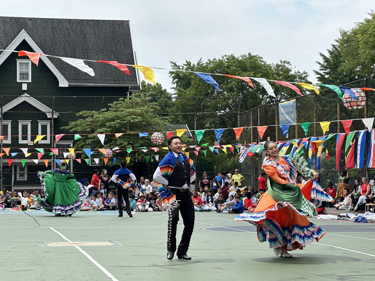 249Ps's tweet image. &amp;gt; 🎉 What an incredible day at PS 249!!Our Multicultural Event was a vibrant celebration of diversity, showcasing students from over 32 countries! So much learning, sharing, and joy. #MulticulturalEvent  #Diversity #WhereCollegeBeginsInPrek