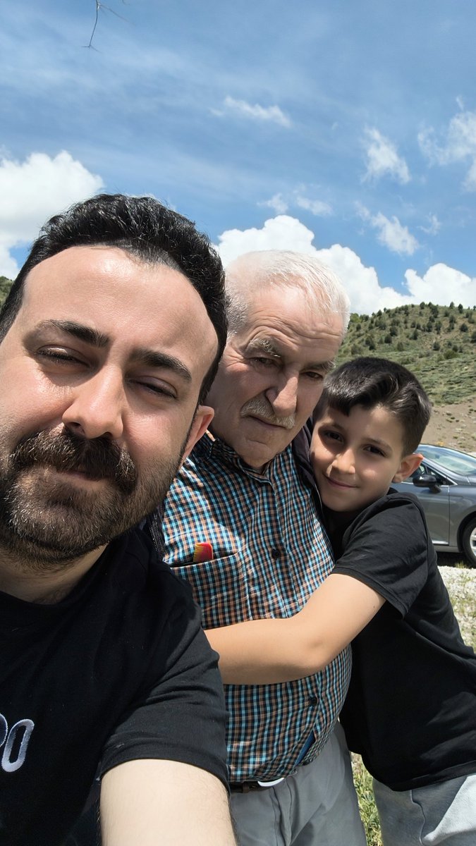 Bu iki adamı çok seviyorum. Biri beni büyüttü, diğeri büyürken bana yeniden yaşamayı öğretiyor.