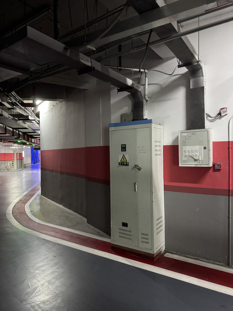 今天刚刚回京，把老婆之前穿过的几双袜子和情趣内衣按照之前和大家说的放在了一个地方，供有缘网友享用。位置：榴乡桥盒马X会员店地下一层停车场入口十字路口电箱附近或者上面。