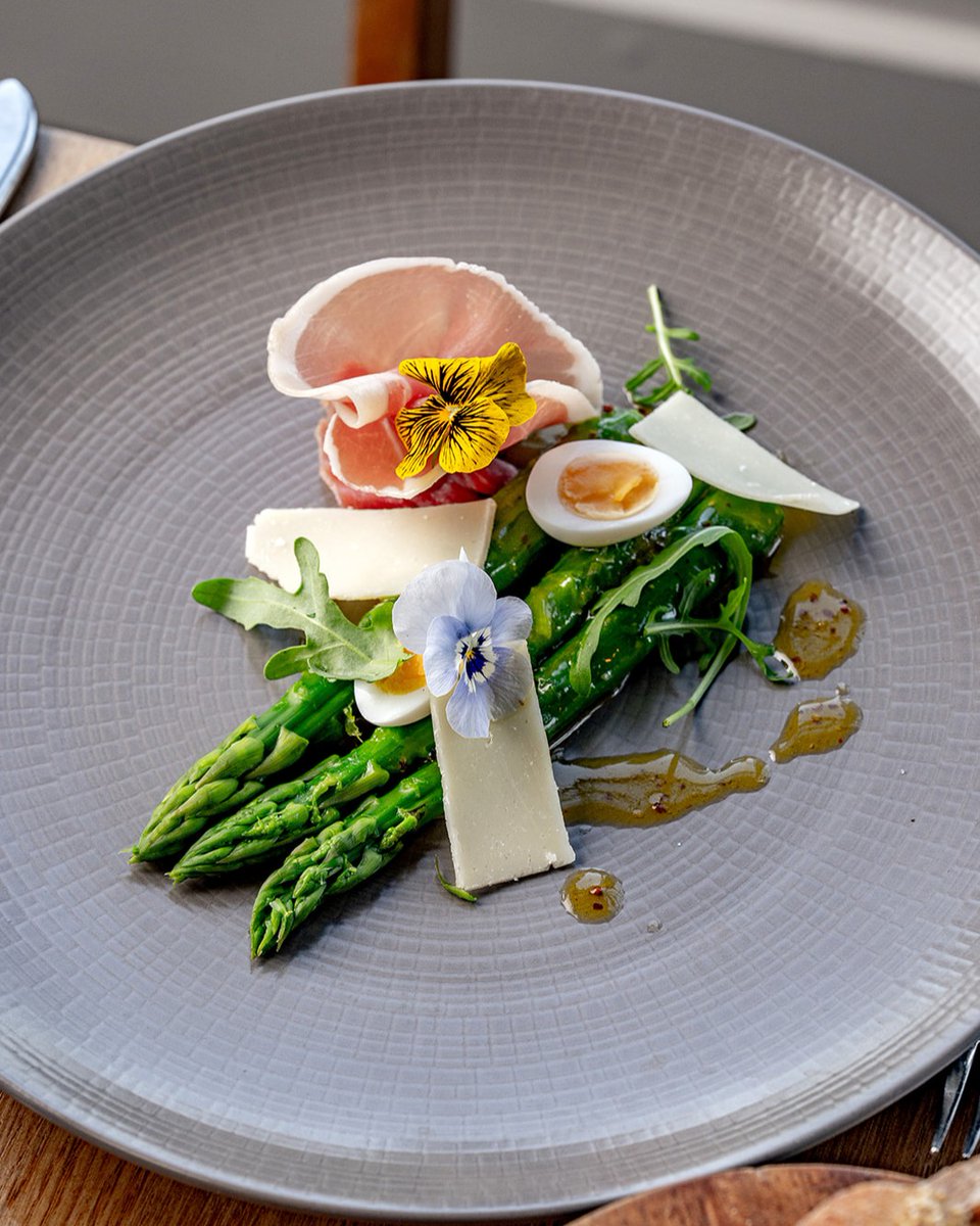 Seasonality is the key ingredient across our menus. We’re loving our green asparagus, which you’ll find served up with prosciutto, quail’s egg, and wholegrain mustard dressing to bring out those distinctive springtime flavours.

#seasonalfood #londonrestaurant #restaurantlife