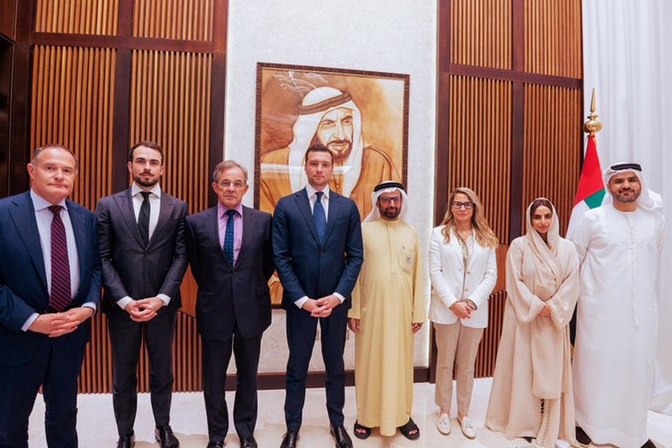 Virginie Joron (@v_joron) on Twitter photo Avec une délégation de députés européens des <a href="/PatriotesEurope/">Patriotes pour l’Europe 🇫🇷</a> dirigée par @jordanbardella nous avons rencontré le Dr. Ali Rashid Al Nuaimi, président de la commission Défense & Affaires étrangères du Conseil fédéral des Émirats arabes unis.
La lutte contre l’islamisme et le Avec une délégation de députés européens des <a href="/PatriotesEurope/">Patriotes pour l’Europe 🇫🇷</a> dirigée par @jordanbardella nous avons rencontré le Dr. Ali Rashid Al Nuaimi, président de la commission Défense & Affaires étrangères du Conseil fédéral des Émirats arabes unis.
La lutte contre l’islamisme et le