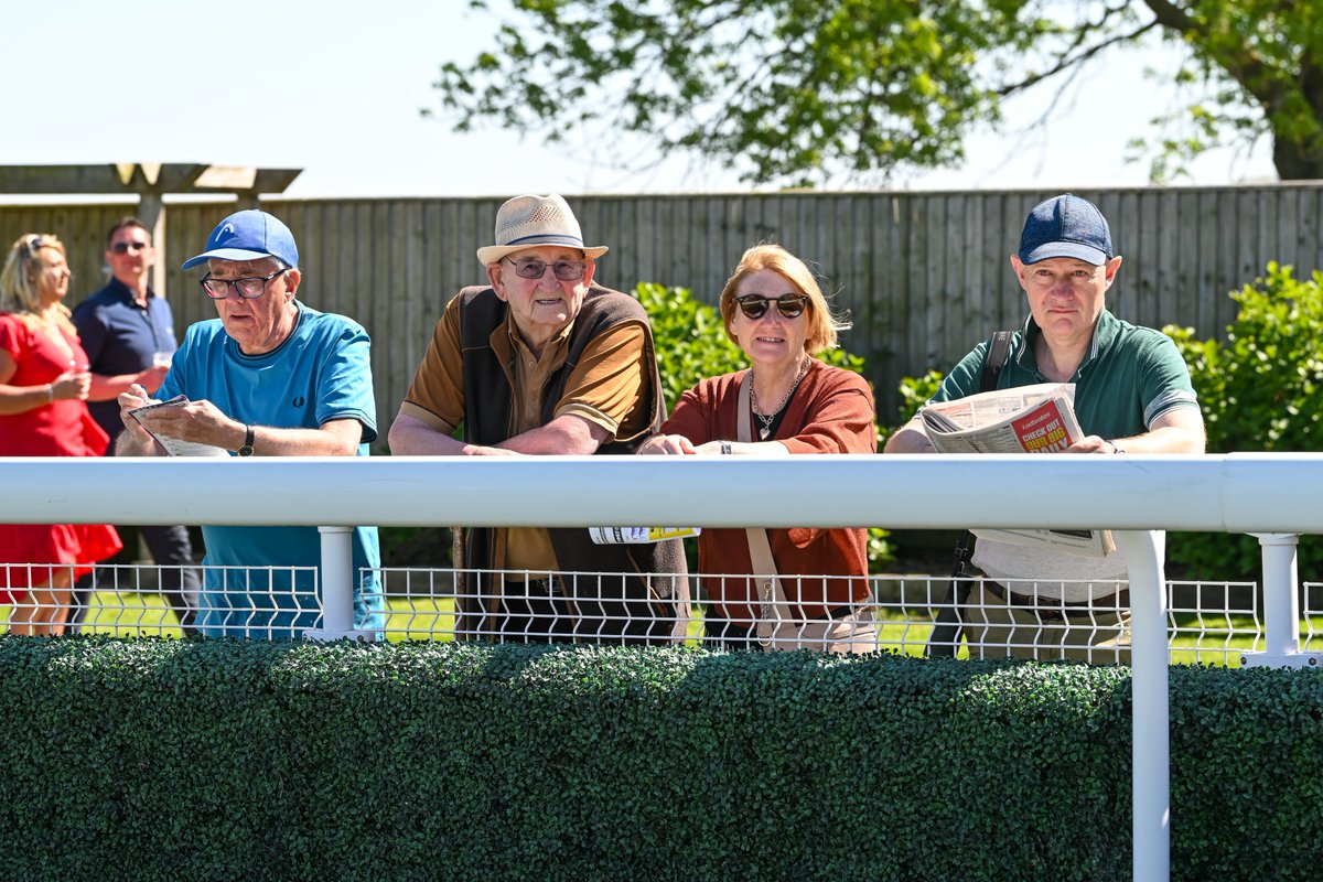 𝘼 𝙢𝙖𝙧𝙫𝙚𝙡𝙡𝙤𝙪𝙨 𝙈𝙖𝙮 🤩

4 racedays last month brought smiles, sunshine and some ever lasting memories for our racegoers. ✨

Take a look at some of our favourite pictures from the past month!