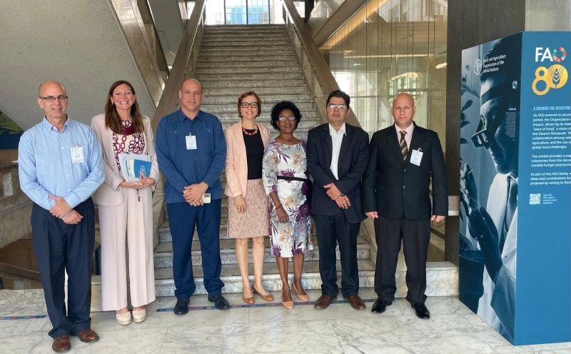 FAO Deputy Director <a href="/piedadmartinUN/">Piedad Martin</a> &amp; colleagues met the Cuban delegation to <a href="/FAO/">Food and Agriculture Organization</a> to discuss:

🔹 Emissions monitoring
🔹 Adaptation financing, early warning, loss &amp; damage
🔹 <a href="/theGCF/">Green Climate Fund</a>, <a href="/theGEF/">Global Environment Facility (GEF)</a>
🔹 Sustainable energy for farming

To boost #climateaction in #Cuba's  agrifood systems