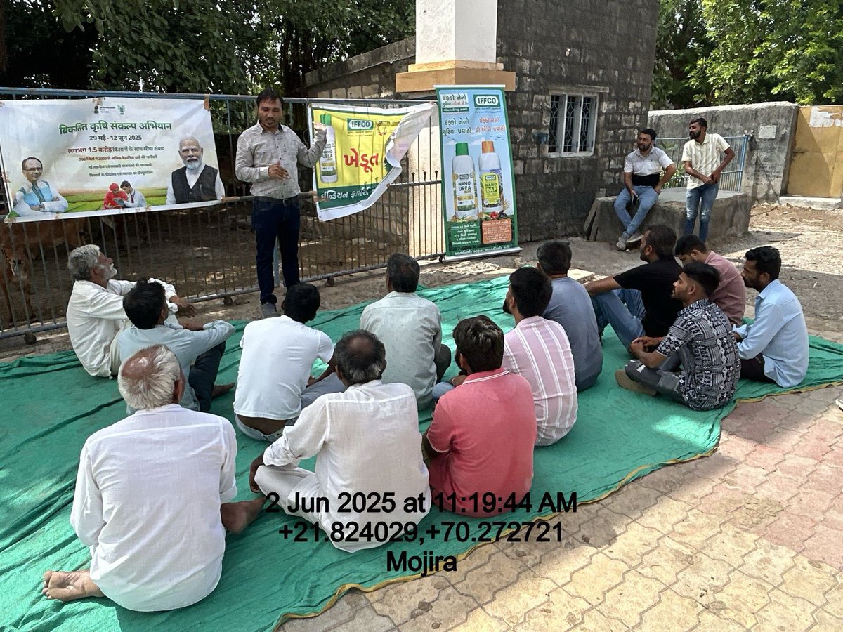 agriupleta's tweet photo. આજ રોજ કૃષિ વિજ્ઞાન કેન્દ્ર,પીપળીયા  તથા રાજકોટ જિલ્લા વહીવટી તંત્રના સંયુક્ત ઉપક્રમે “વિકસિત કૃષિ સંકલ્પ અભિયાન યાત્રા"કાર્યક્રમનું આયોજન ઉપલેટા તાલુકાના ખાખીજાળીયા,મોજીરા અને નવાકલારીયા ખાતે કરવામાં આવ્યું.જેમા બહોળી સંખ્યામાં ખેડૂતોએ ઉપસ્થિત રહીને  ખેતીલક્ષી વિવિઘ માહિતી મેળવી https://t.co/FnHLuZTgU5