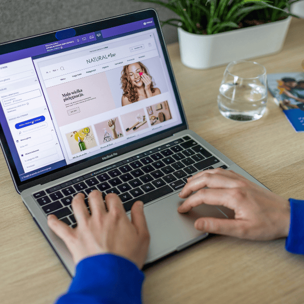 LaurelDelaney's tweet image. Women entrepreneurs and e-commerce:  a $300 billion market: womenentrepreneursgrowglobal.org/2025/06/02/wom…

#womenentrepreneurs #globalecommerce #opportunity #research #weggblog