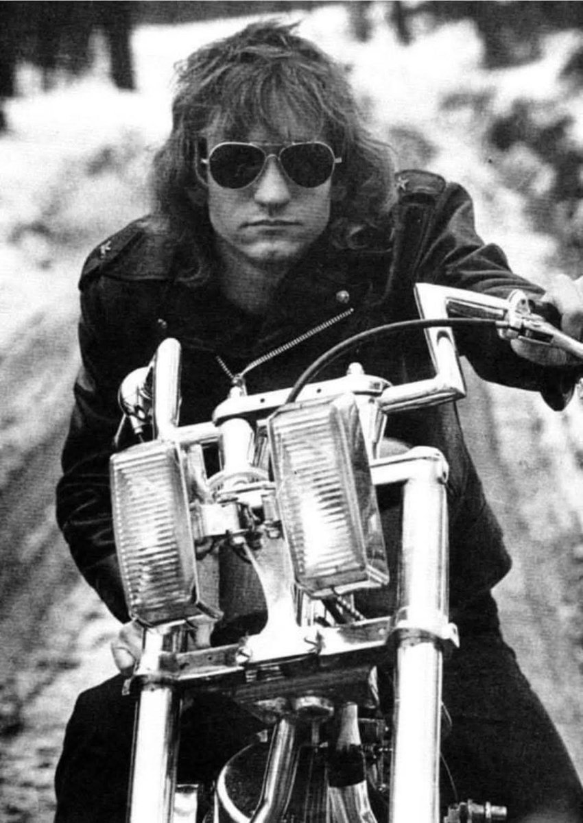 Ivycottagebaker's tweet photo. #motorbikeMonday @Rockstarscars #motorbike Joe Walsh #funk49 https://t.co/6KOSOTOQHt