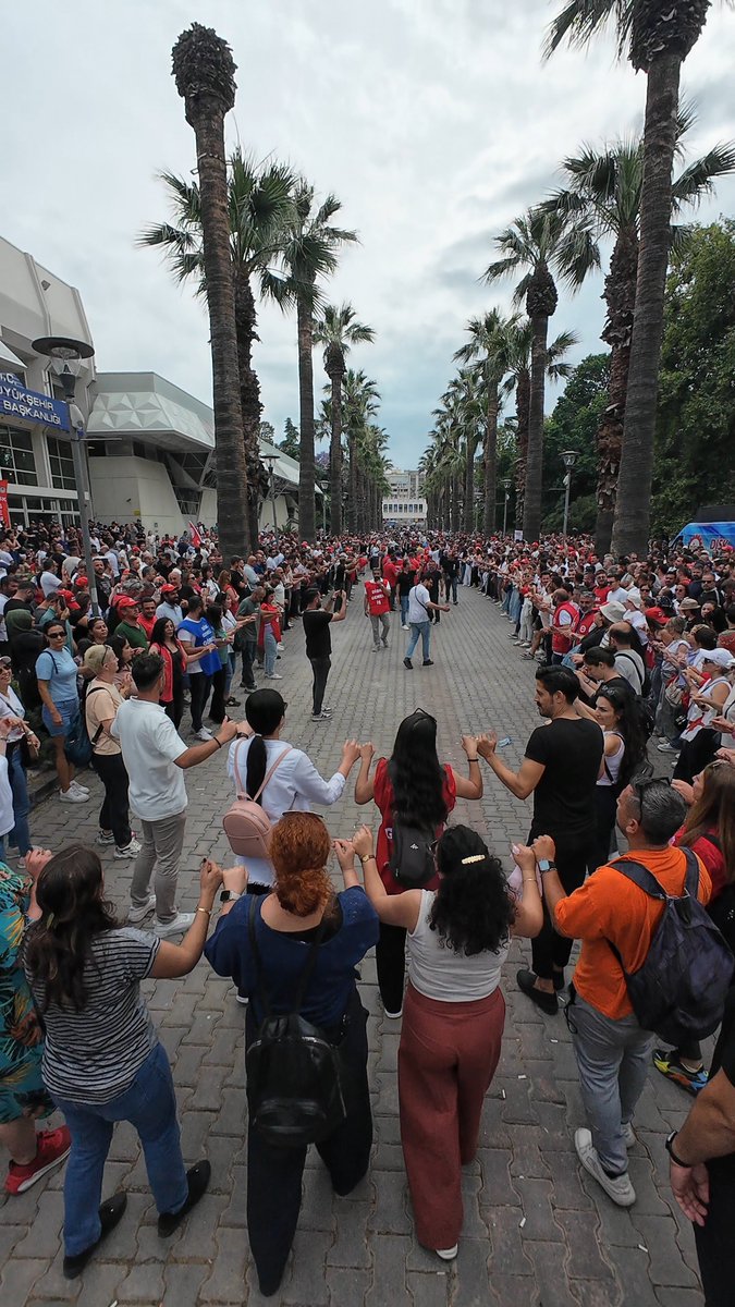 El ele, kol kola...

#GrevHaktır