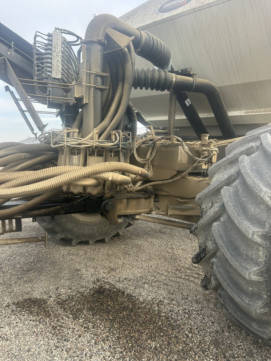 Finished seeding Saturday night. I done another 30 acres of greenfeed for a friend before I moved home the next morning. Buddy came over and said there was a trail of oil all the way to our place. 🤬 About 15 miles. Puts us at just over 50 gallons of oil for seeding. #AgTwitter