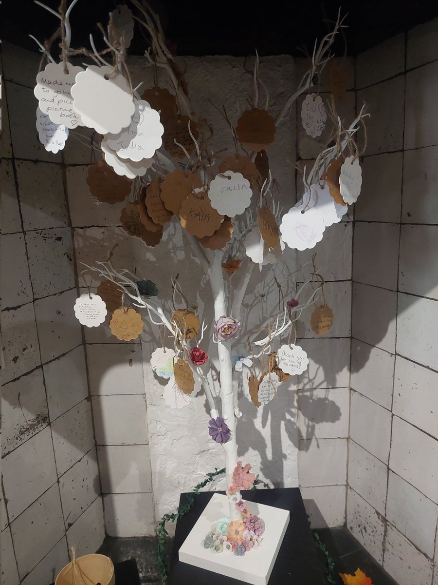 _SELCIE_'s tweet image. Your lovely leafy feedback is so much appreciated! 💚🙏Thank you for taking the time. We love how our exhibition is evoking fond childhood book memories 💚🌿 @EdinCulture