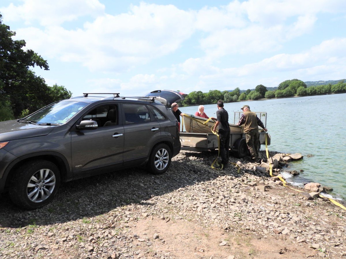 greeny1955's tweet image. LROS successfully launched Two Tern Rafts this morning onto Swithland Reservoir.
Within 15 minutes of Andy and Josh returning to shore a Common Tern was on the rafts making a scrape, result!