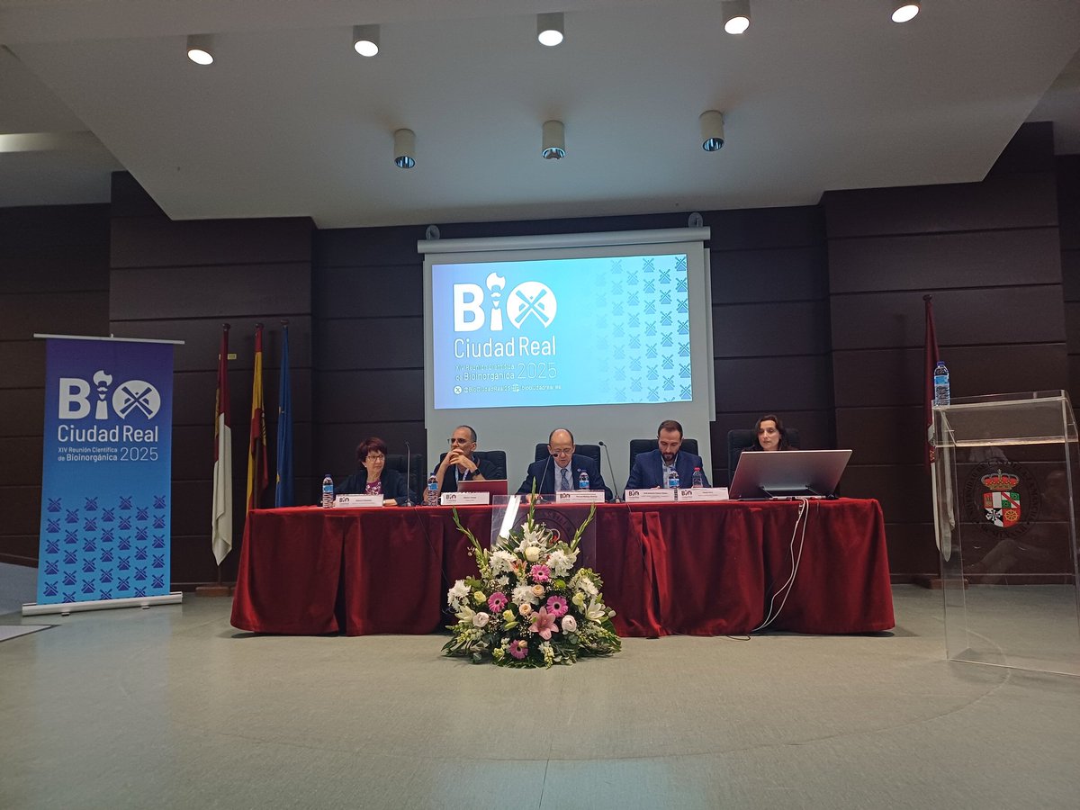Welcome to the opening ceremony of #BioCiudadReal!
The chair is formed by:
-The General Director of Universities, <a href="/JA_CastroOsma/">José Antonio Castro Osma</a>
-The Dean of the @FCyTQ, Manuel Andrés Rodrigo
-The President of <a href="/AEBIN5/">AEBIN</a>, Patrick Gamez
-The President of the Organizing Committee, Blanca R. Manzano