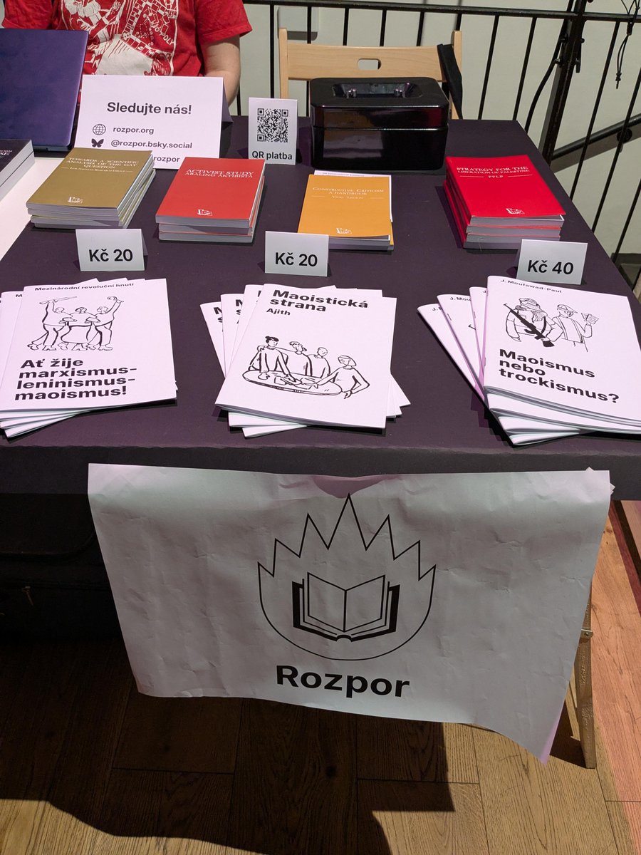 Our Czech comrades of ROZPOR promoting revolutionary literature at the "Days of Anti-capitalism" festival 🦋🔥
You can find them over here:
-&gt; bsky.app/profile/rozpor…
-&gt; t.me/kolektiv_rozpor