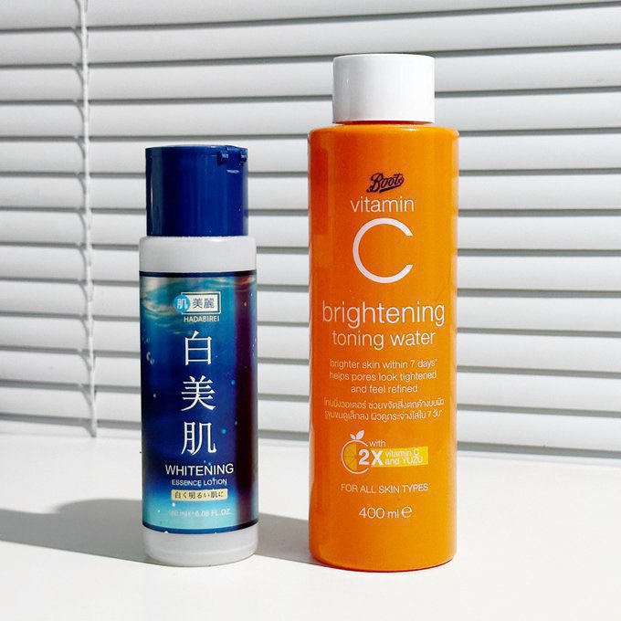 ยังยืนยันว่า 2 ขวดนี้ โคตรพ่อโคตรแม่ขาวจริง หน้าขาว คอขาวแบบจริงใจจริง ไม่คาดหวังแต่ใช้ไปใช้มาอิห่า ใช้ดียันรักแร้ หนังไก่ดีขึ้นแบบจึ้ง ราคาหลักร้อยแต่ใช้ดีมาก ใครใช้ตัวไหนไม่เริ่ด ลอง 2 ตัวนี้ ปังเกิ๊น