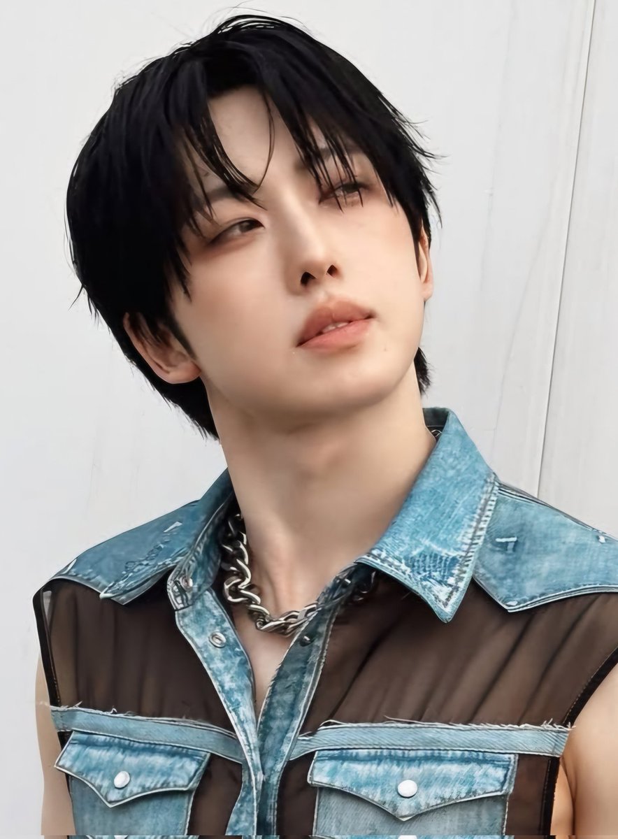 喉仏から首筋、鎖骨のラインがキレイ✨
まだ衣装が無事な時？
#andTEAM_FUMA
