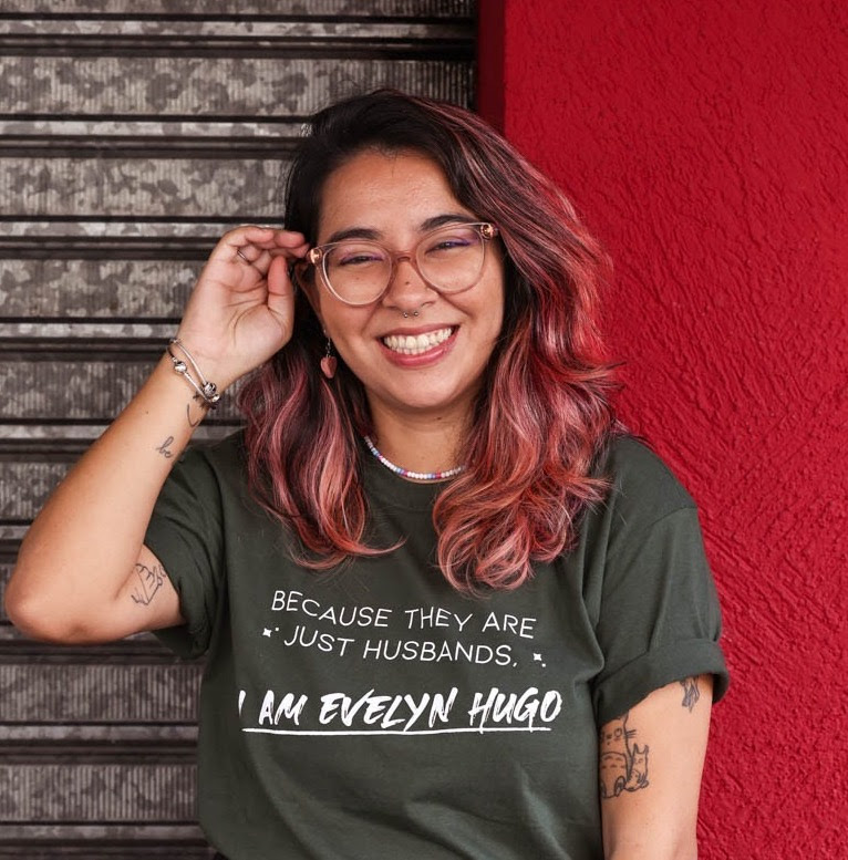 saficascombr's tweet photo. Com curadoria de Clara Alves, literatura jovem ganha espaço com estreia do Bienal Late Show!

Com o tema “Amor”, a proposta mistura talk show, dinâmicas ao vivo e bate-papos descontraídos que prometem aproximar ainda mais autores e leitores.

Saiba mais em https://t.co/kPAAntz5Po https://t.co/LTUsrWY0fO