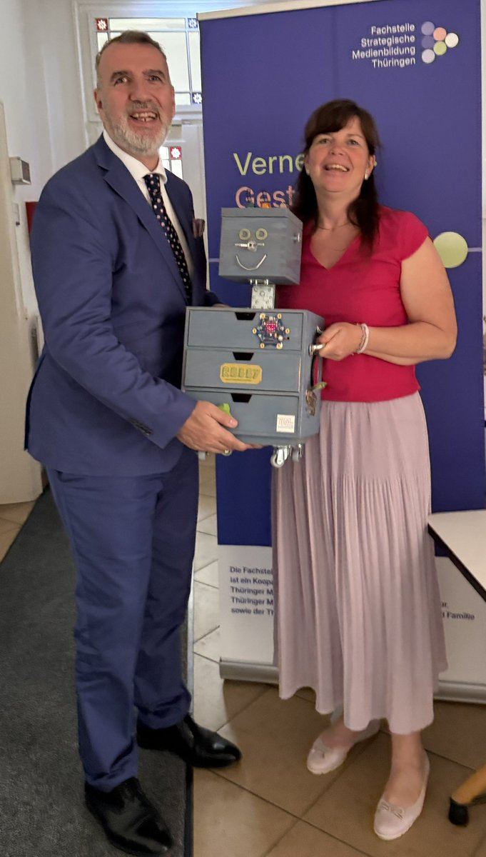 Digitalminister Steffen Schütz zu Besuch bei der TLM: Austausch zu KI, Medienaufsicht &amp; Medienbildung. Neue Fachstelle stärkt Medienkompetenz in Thüringen. TLM lt S. Schütz starker Partner für digitale Verantwortung. tlm.de/aktuelles/pres…