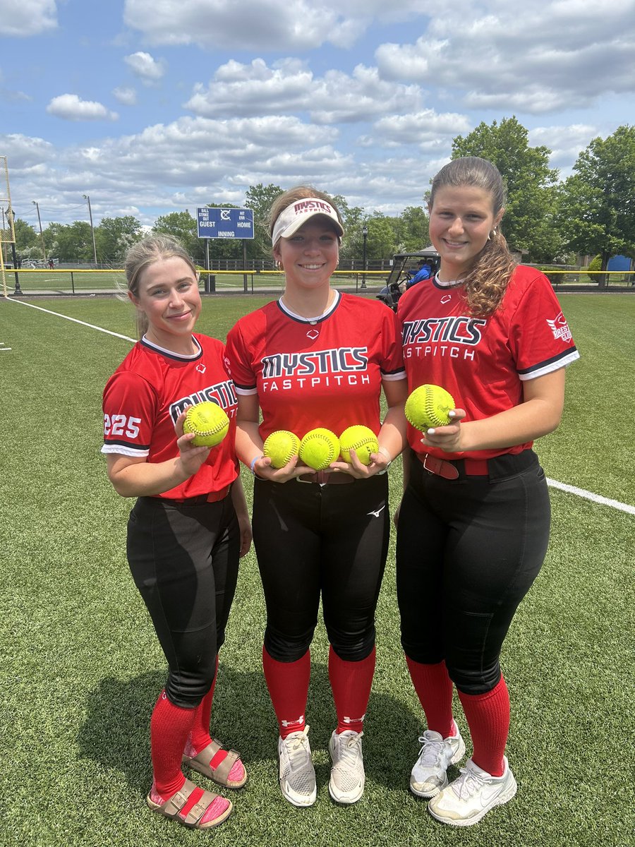 BOMB SQUAD!! 🥎🥎💪🏼💪🏼

Ana Glemser- 1 home run 
Jenna Kaufman- 1 grand slam 
Kaitlyn Cockerham- 3 HOMERUNS