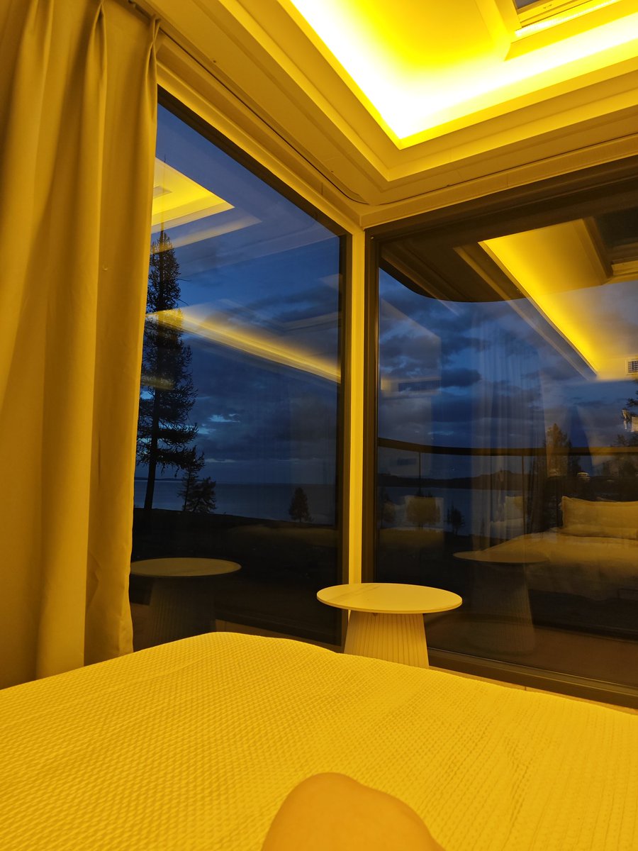 Ганц нэг хоноодхий! Нам гүм хөл хөдөлгөөнгүй газар!