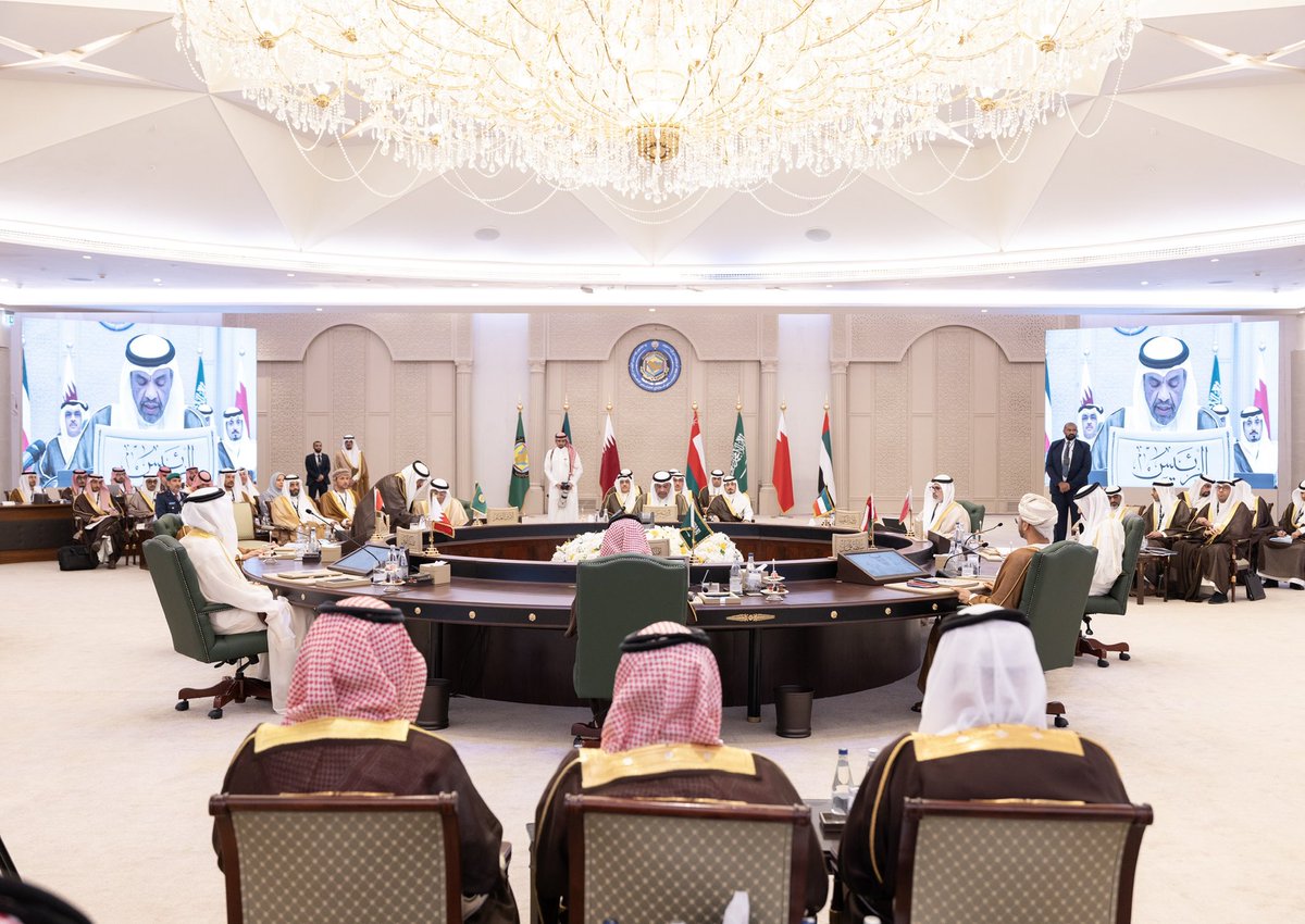 شاركت اليوم في الاجتماع الوزاري الـ164 لمجلس التعاون في دولة الكويت، حيث ناقشنا مستجدات القضايا وسُبل تعزيز التعاون بين دول المجلس. وأكدت دعم دولة قطر الثابت لمسيرة المجلس بما يحقق تطلعات شعوبنا نحو مزيد من الاستقرار والتنمية.