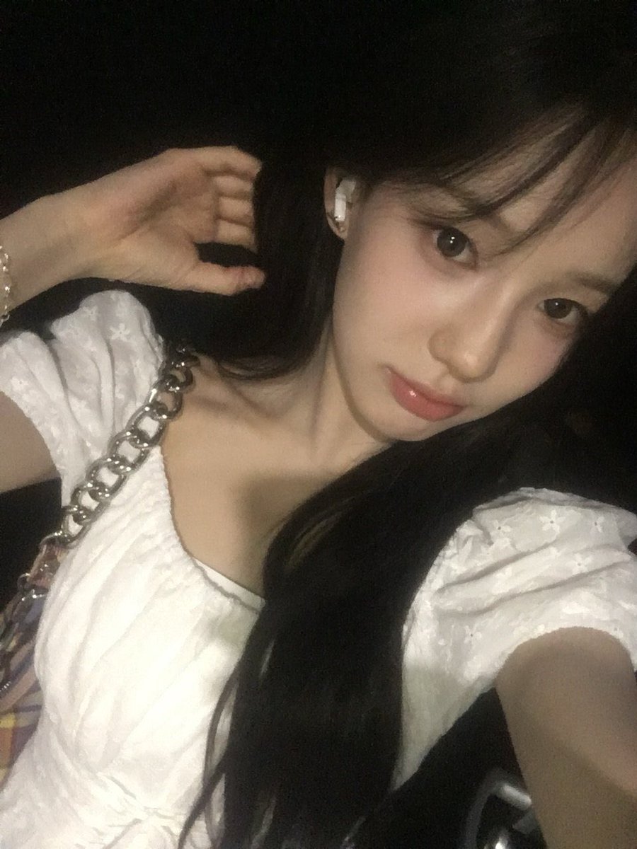 qxzuip's tweet image. 아니진짜미친거.......
고객님은일단씹존예세요.....