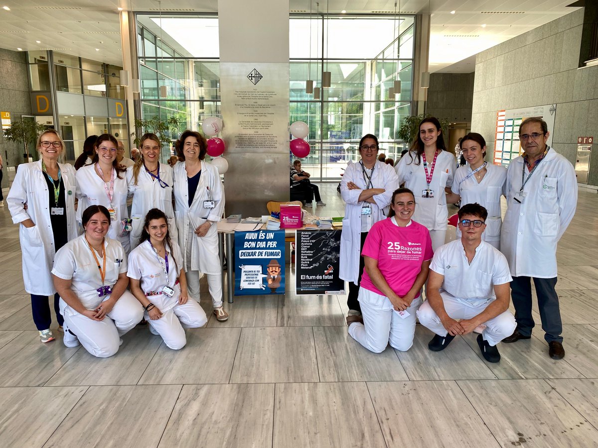 Durant els actes de la Setmana Sense Fum a #SantPau🚭, es va instal·lar una taula informativa amb la Comissió Hospital Sense Fum i estudiants de l’<a href="/EuiSantPau/">EUI-Sant Pau</a> per conscienciar els nostres usuaris i usuàries.

#MésEmpatia