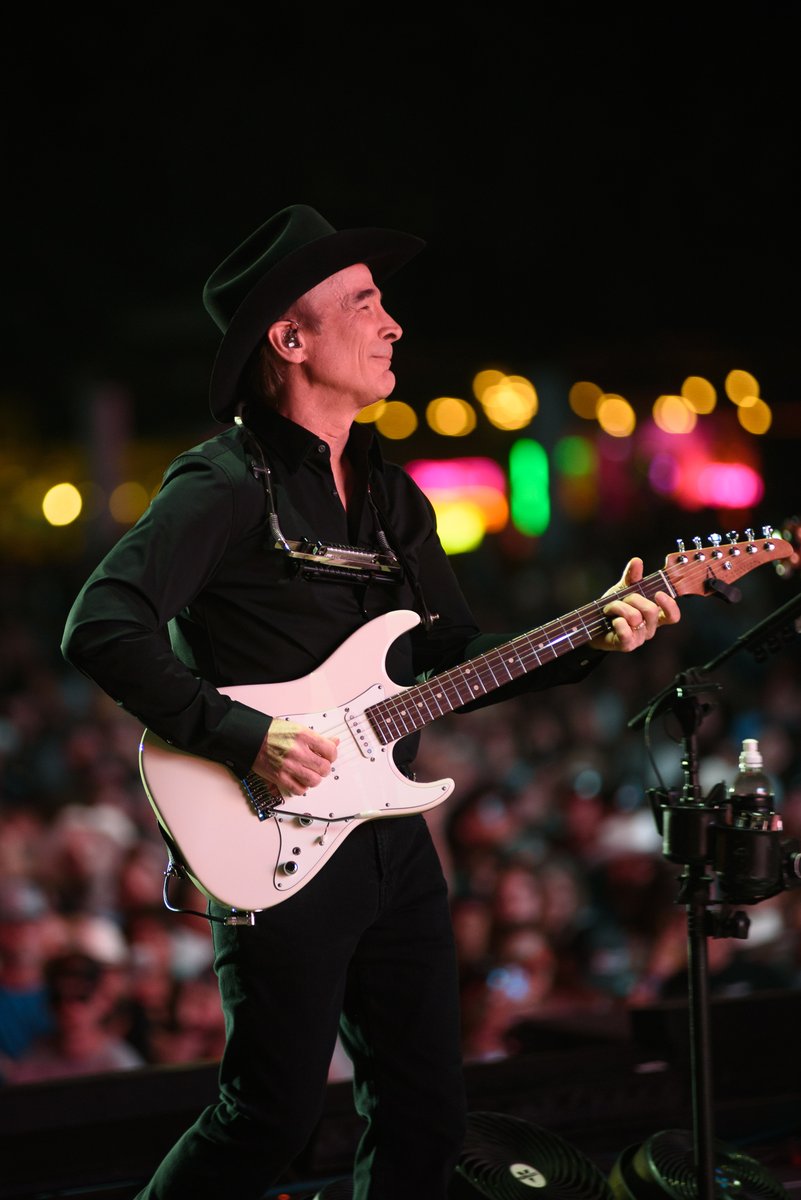 Clint Black is coming to the #harrahscherokee stage on October 25. Use code  FBBLACK25 this Wednesday to get your tickets! 

🎟️ bit.ly/4dFReSj