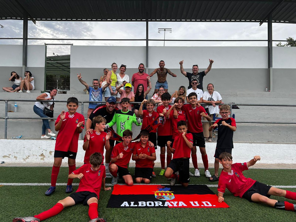 💪🏽 EQUIIIIPO‼️❤️
⠀
🔴⚫🌟 #Alborayanuncaserinde 
#somAUD #somdAlboraya #AlborayaUD
#Fútbol #Escuela #Equipo