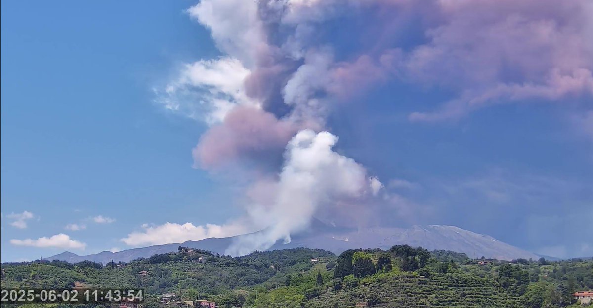 Laßt bitte diesen Unsinn mit den #Vulkan en!
Der CO2 Anteil aller aktiven Vulkane beträgt 
im Durchschnitt jährlich nur ein bis drei Prozent der CO2-Emissionen des Menschen.

Die durch Menschen verursachten Emissionen sind Haupttreiber des #Klimawandel s!

correctiv.org/faktencheck/20…