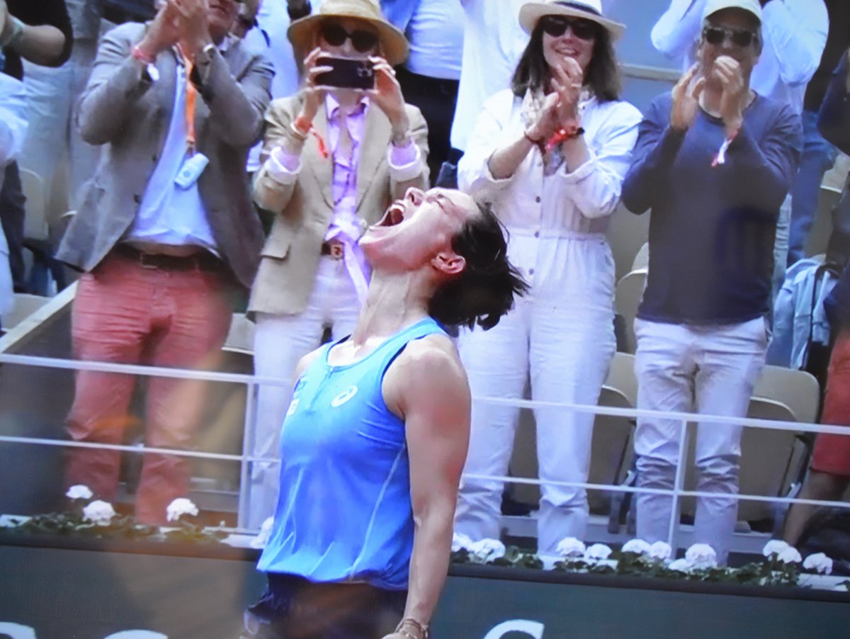 Tom Tebbutt (@tomtebbutt) on Twitter photo RG '25
One of the most brutal handshake misses in history.
After a huge emotions match, Boisson smiles and is about to clasp hands with Pegula, TV cuts to a woman in the crowd. An abomination. When will there be an edict - focus on the players only until the end of the handshake! RG '25
One of the most brutal handshake misses in history.
After a huge emotions match, Boisson smiles and is about to clasp hands with Pegula, TV cuts to a woman in the crowd. An abomination. When will there be an edict - focus on the players only until the end of the handshake!