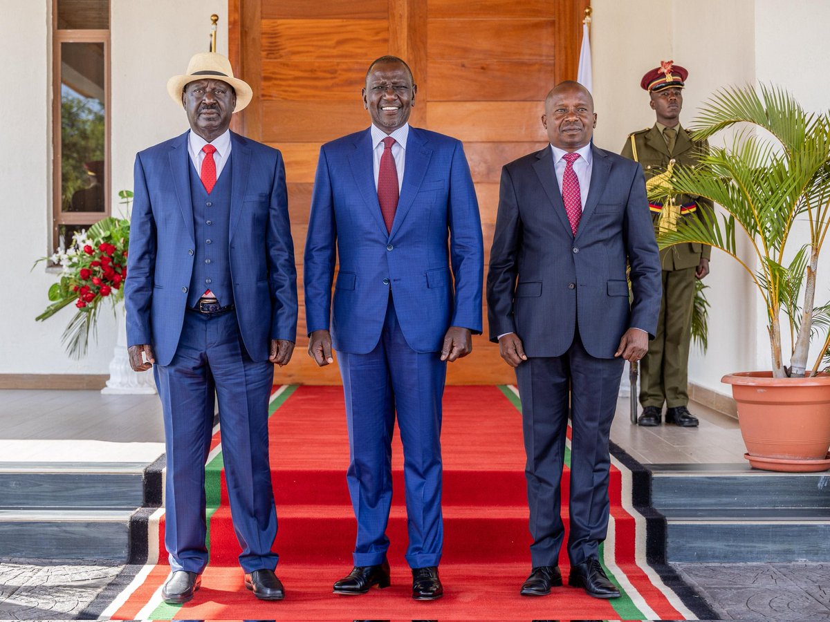 Where is mudavadi and weta ,those useless leader empty head ,indeed sisi waluhyaawe have a long way to go ..SAD 😢
