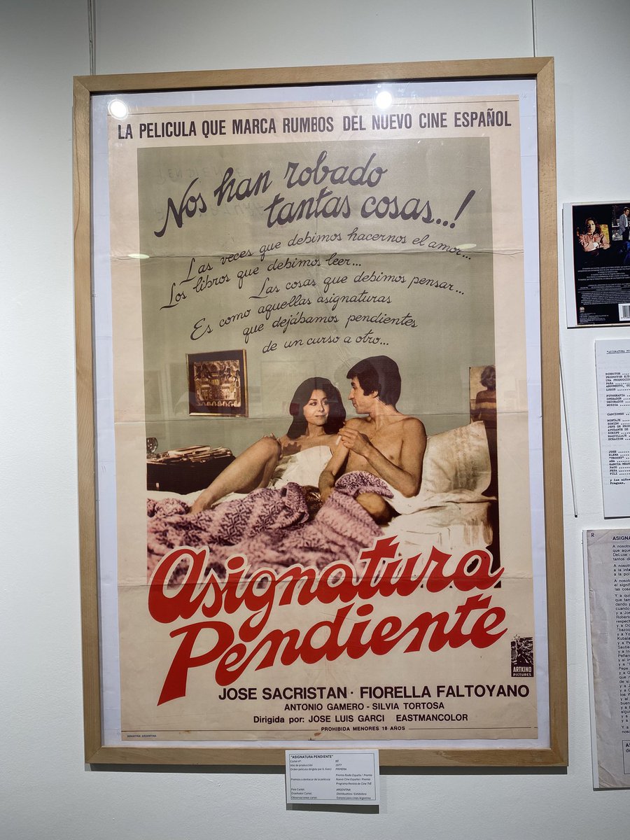 Muy interesante la expo LATIR DE CINE sobre los mundos de J. L. Garci. 

Entre las piezas, fotos y carteles con mis admirados #carlossantos y <a href="/FiofalFaltoyano/">Fiorella Faltoyano</a> , por ejemplo. 

📍 Centro Cultural Eduardo Úrculo (Plaza del Donoso, 5. Madrid)