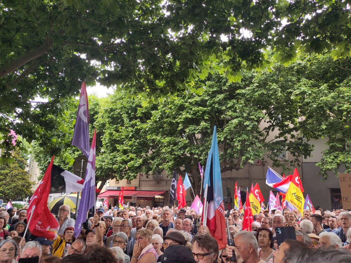 Des milliers de personnes rassemblées ici à Alès pour dénoncer les violences scandaleuses de l'extrême droite après l'agression du Prolé.

Stop à la haine !
<a href="/BrunoRetailleau/">Bruno Retailleau</a> des actes !