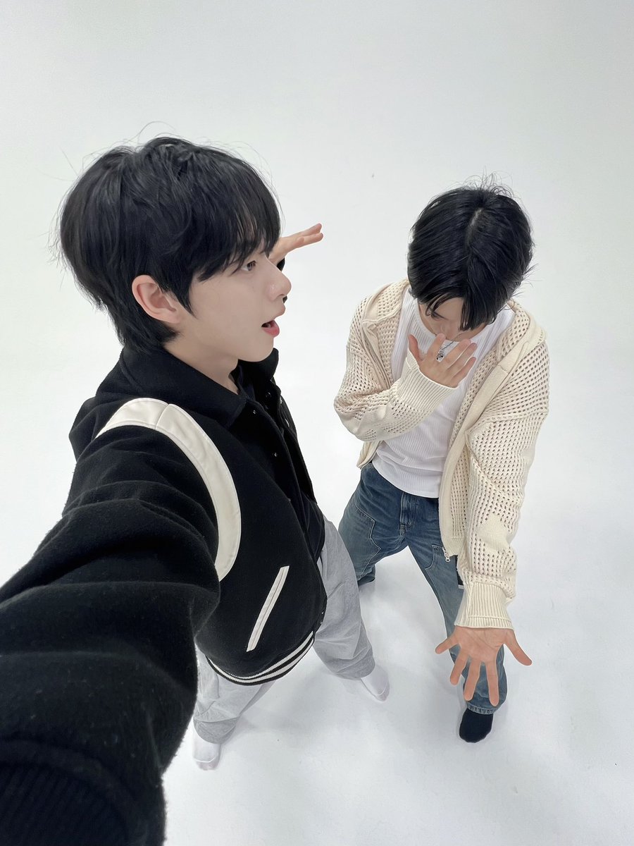 🌝

#AHOF #아홉
#STEVEN #스티븐
#JEONGWOO #서정우