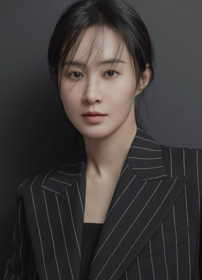 kyr125subs's tweet image. Yuri's &amp;lt;Somebody&amp;gt; Press Interviews (1) 

“Life with enough balance makes me happy. Jeju has everything I love—yoga, scuba diving, horseback riding, etc. All my hobbies can be enjoyed there.”

Translated by @myomariaphu

#유리 #권유리 #Yuri #KwonYuri