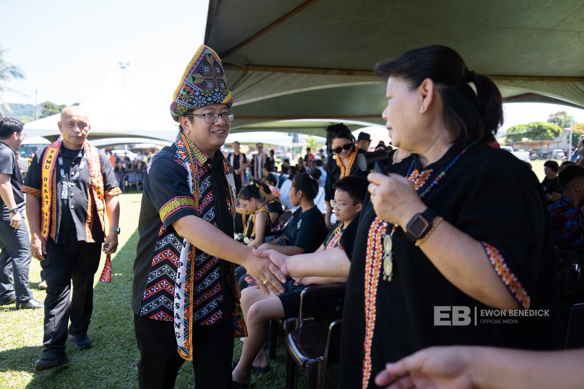 2 Jun 2025 | Kota Belud

Menyempurnakan sambutan Pesta Kaamatan Kg.Pinasang Tamu Darat dan Perasmian Tamu Desa Tamu Darat.

 Premis Tamu Desa Tamu Darat melibatkan kos sebanyak RM250,000, yang dilaksanakan oleh Kementerian Pembangunan Usahawan dan Koperasi (KUSKOP), mula dibina