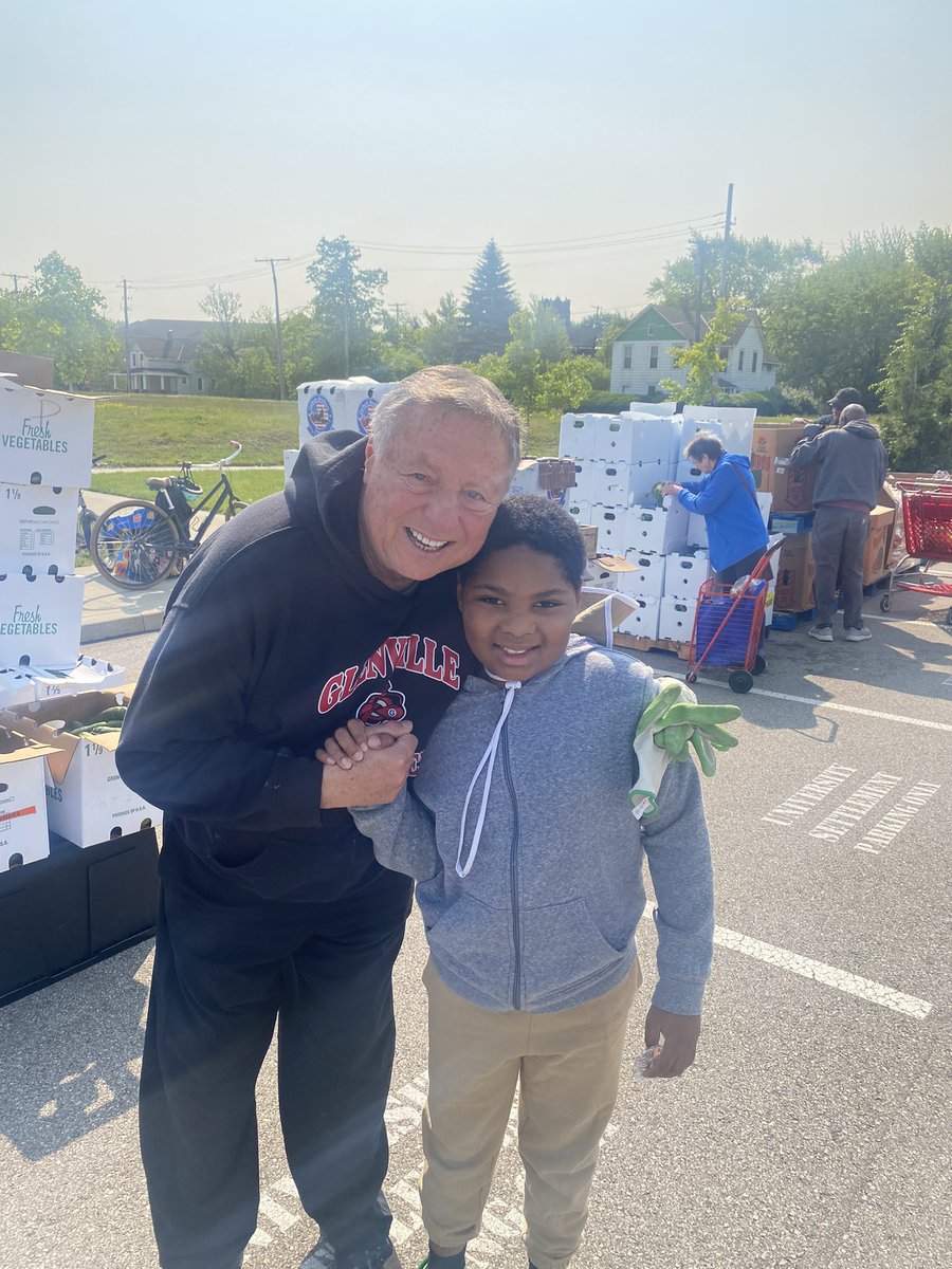 Mark Munch Bishop (@munchcleveland) on Twitter photo Come on down until 1:30p to <a href="/USettlement/">UniversitySettlement</a>!! We got produce and baked goods!!
And the King will say, āwhat so ever you do to the least of these brothers and sisters of Mine, you do unto Me.ā Come on down until 1:30p to <a href="/USettlement/">UniversitySettlement</a>!! We got produce and baked goods!!
And the King will say, āwhat so ever you do to the least of these brothers and sisters of Mine, you do unto Me.ā