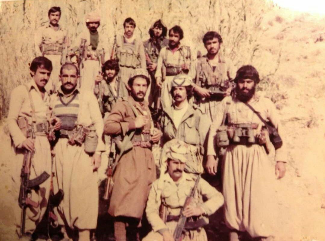 ئێ وێنەیشە ژە هێز داڵاهوو کرماشانە
فەرماندەر جەرخە کاک عەلی مێهرابی ها لە ناوڕاسێانا
شیعە و سوننی و یارسان هاوشان و هاوپاێ یەک خەبات کردن، ئەڕا ئازادیی کوردستان
همێد درم ئیمەیش بتۊەنیمن وە ڕێ شەهیدەگانمان دریژە بدٚەیمن

#کوردستان #کرماشان #داڵاهوو