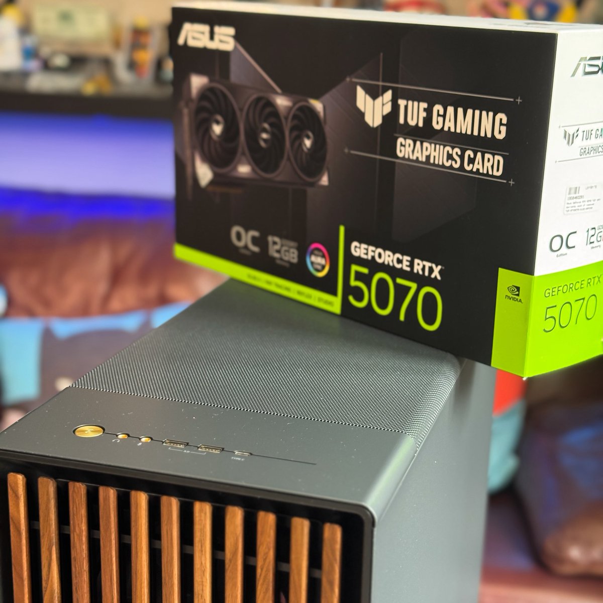 So… <a href="/ScanComputers/">Scan Computers</a> have sent the boy an entire PC that I need to build. I know what you’re thinking, Mav couldn’t build a kinder egg toy, but it’s okay because i’ll be joined by <a href="/JamesmHodges/">JAMES HODGES</a> AND <a href="/GFAPlays/">GFA</a> next Tuesday to live stream the building event 😈 

Always love working