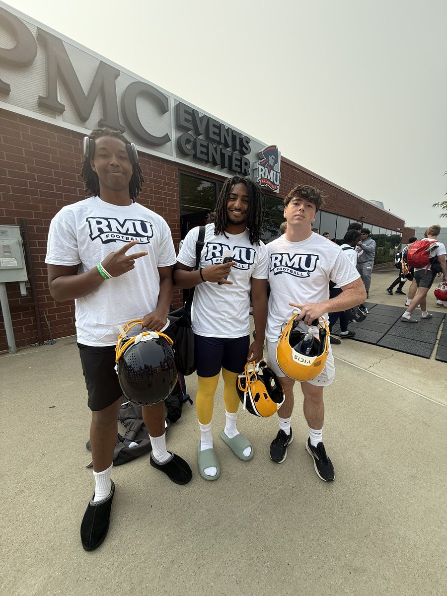 MarcBurkJr33's tweet image. Had a great day at Robert Morris yesterday. Learned a few things and met some good people. Senior season loading… @CoachGeisler @AthleticTraumaU  @gamasportstrai1 @MarcBurk1eySr  @WPIAL_Insider @PAPrepsRivals  @PA_TodaySports 
@210ths