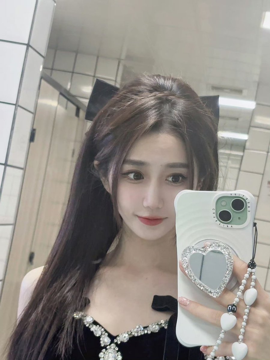 超爱的发型！ https://t.co/QdPeyvV2eH