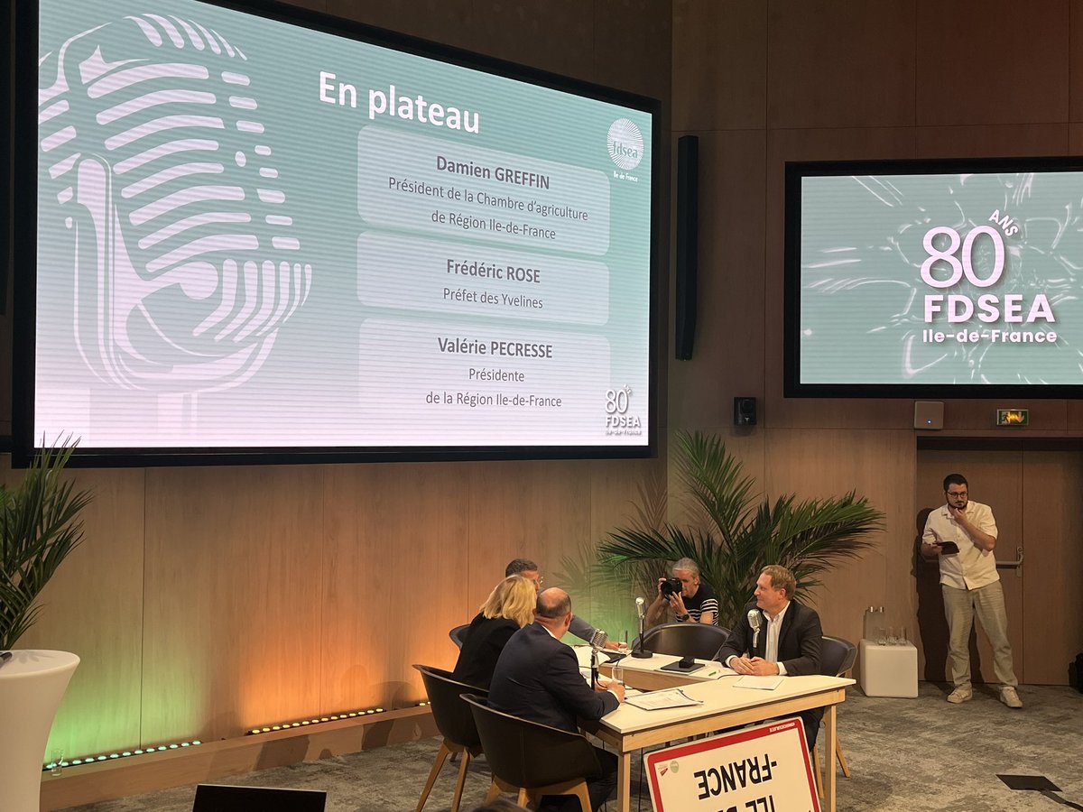 FDSEA Ile-de-France (@fdseaidf) on Twitter photo 🎙️Lancement de Radio Plaine à l’Assemblee Générale de la <a href="/FDSEAIDF/">FDSEA Ile-de-France</a> en présence du Frédéric Rose <a href="/Prefet78/">Préfet des Yvelines 🇫🇷</a>, de Valerie Pécresse <a href="/RegionIleFrance/">Region IledeFrance</a> et de Damien Greffin <a href="/CAIDF/">Chambre d'agriculture de Région IDF</a>. De riches échanges pour cette symbolique année des 80 ans de notre syndicat ! 🎂 🎙️Lancement de Radio Plaine à l’Assemblee Générale de la <a href="/FDSEAIDF/">FDSEA Ile-de-France</a> en présence du Frédéric Rose <a href="/Prefet78/">Préfet des Yvelines 🇫🇷</a>, de Valerie Pécresse <a href="/RegionIleFrance/">Region IledeFrance</a> et de Damien Greffin <a href="/CAIDF/">Chambre d'agriculture de Région IDF</a>. De riches échanges pour cette symbolique année des 80 ans de notre syndicat ! 🎂