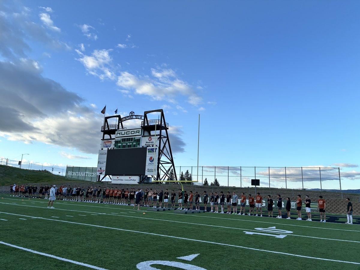 MonTechFootball's tweet photo. Great Start to Summer Workouts this morning! Diggs got after it!
Great energy and enthusiasm!
Have to keep getting better everyday!
#Family
#4Missions⚒ https://t.co/OAIOHEDWQf