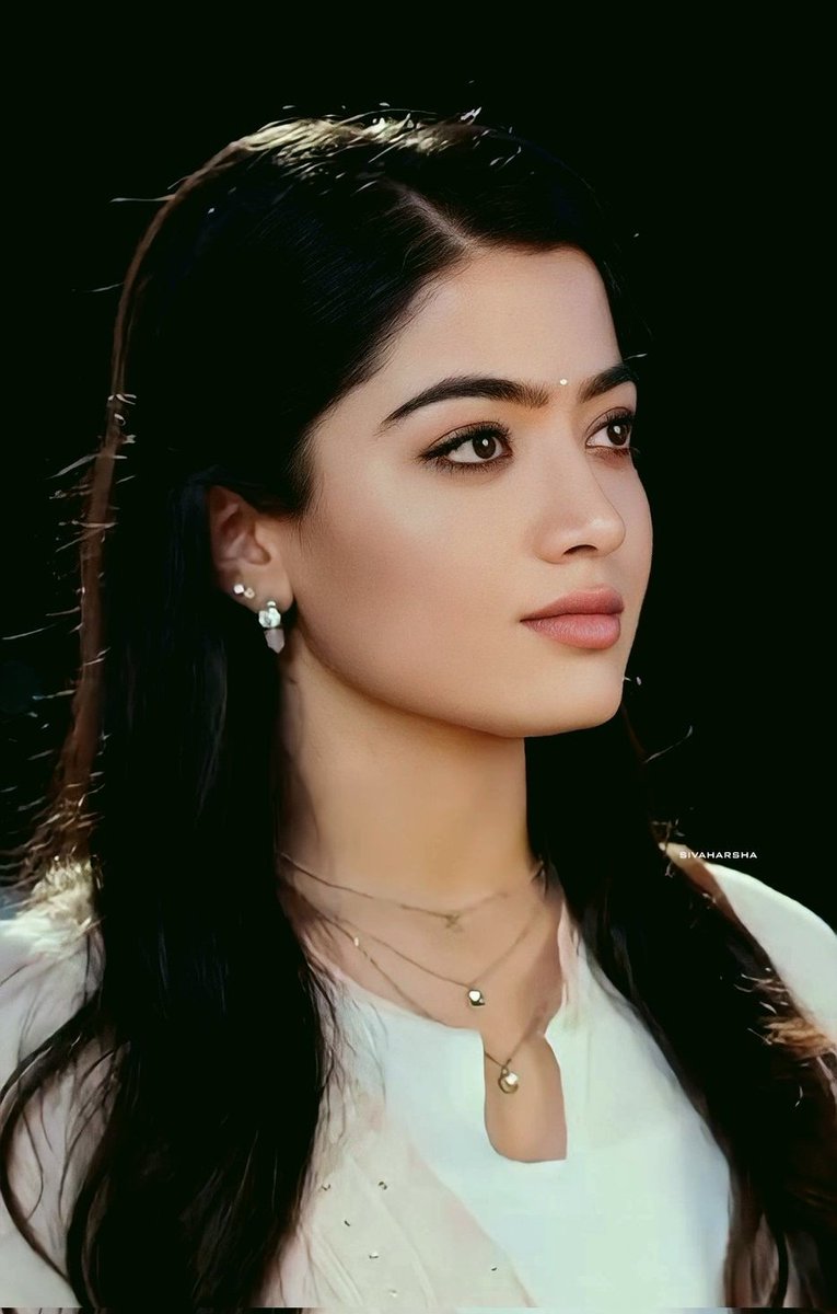 We can win in life by avoiding two things. "Comparing with others" and "Expecting from others" 🤍✨💯

<a href="/iamRashmika/">Rashmika Mandanna</a> 
#RashmikaMandanna