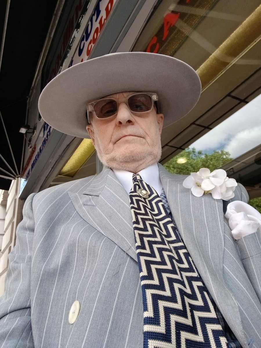 A touch of 'Deco' this Monday afternoon 😊😉