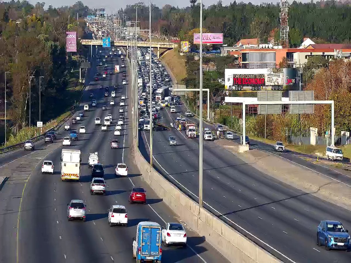 U25060200129 (U/D) Crash (multi vehicle) on N1 Southbound at Rivonia Road, 5 lanes closed. Back of qaueue at Buccleuch I/C. Heavy delays.