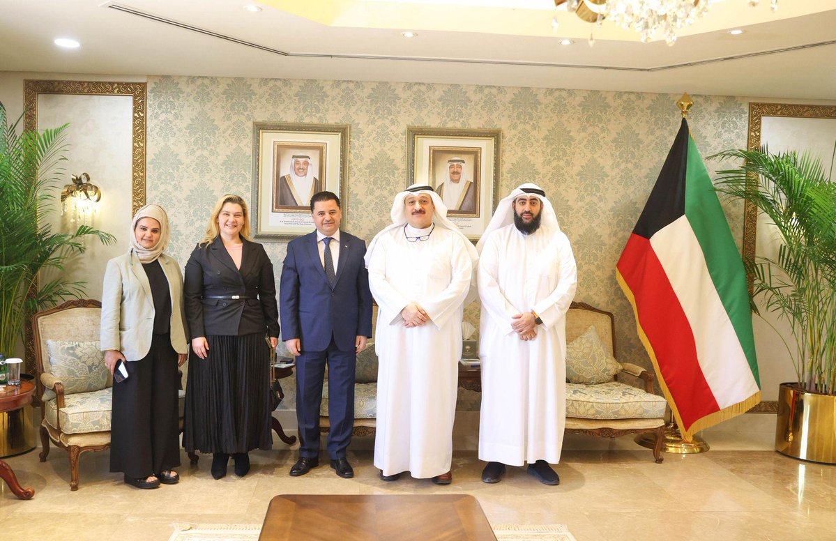 #الكويت تبحث مع #الأردن تعزيز التعاون الصحي واستقدام الكوادر التمريضية

• العوضي يشيد بكفاءة الكوادر الأردنية ويؤكد أهمية تبادل الخبرات والتدريب المشترك

• السفير المجالي يعرب عن استعداد بلاده لدعم #القطاع_الصحي وتطوير التعاون الثنائي

sarmad.com/279222